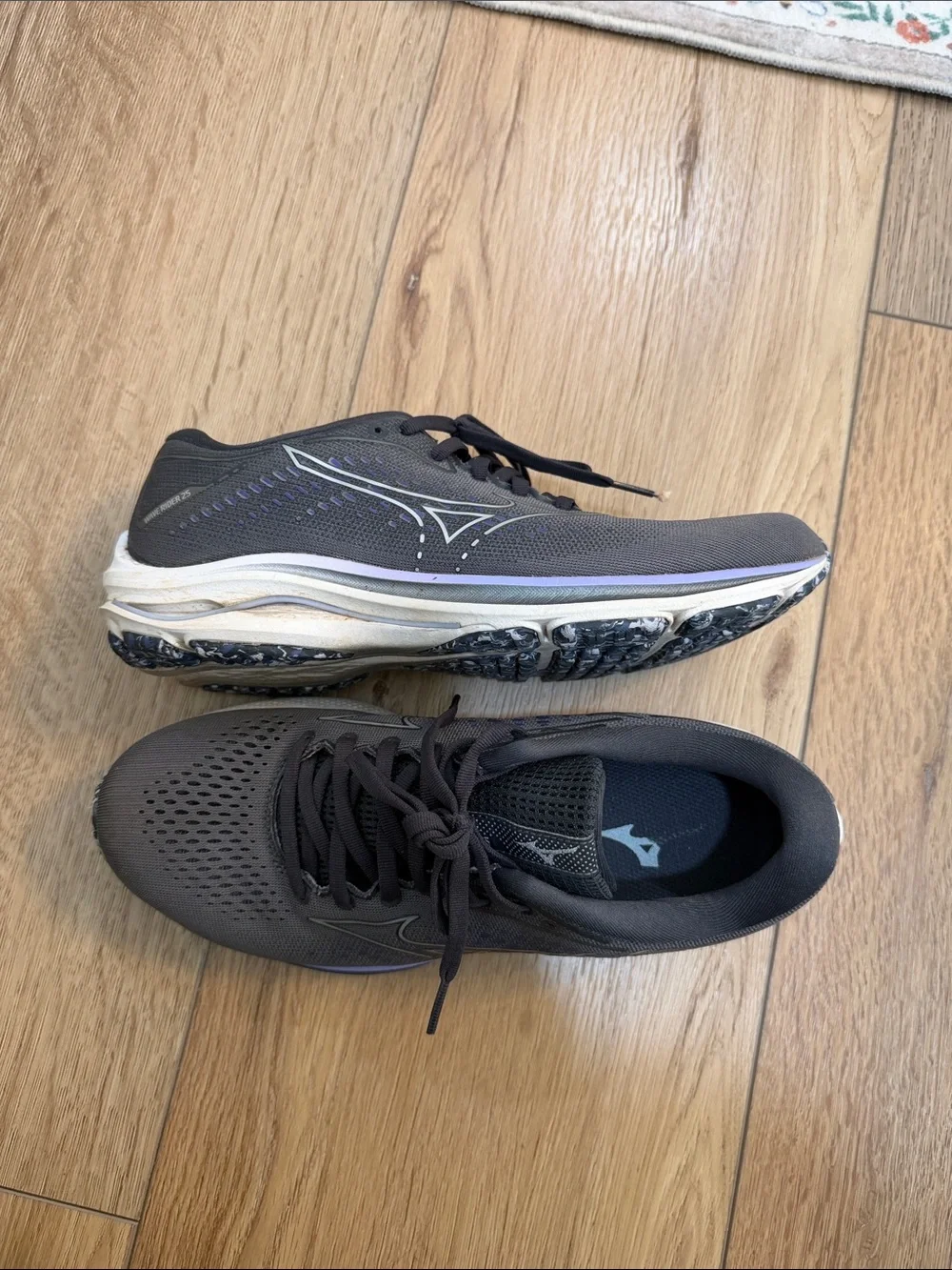 Mizuno Women’s Gray Athletic Running Shoes